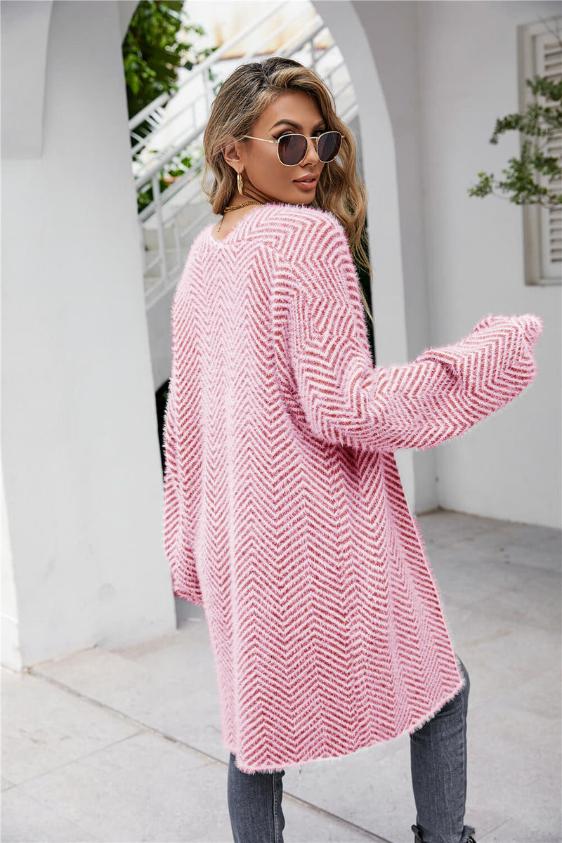 Cardigan pelucheux long ouvert sur le devant à motif à chevrons