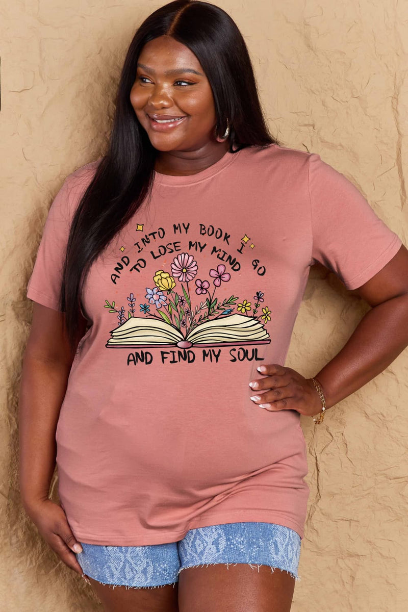 Camiseta de algodón con estampado de flores y libros de tamaño completo de Simply Love