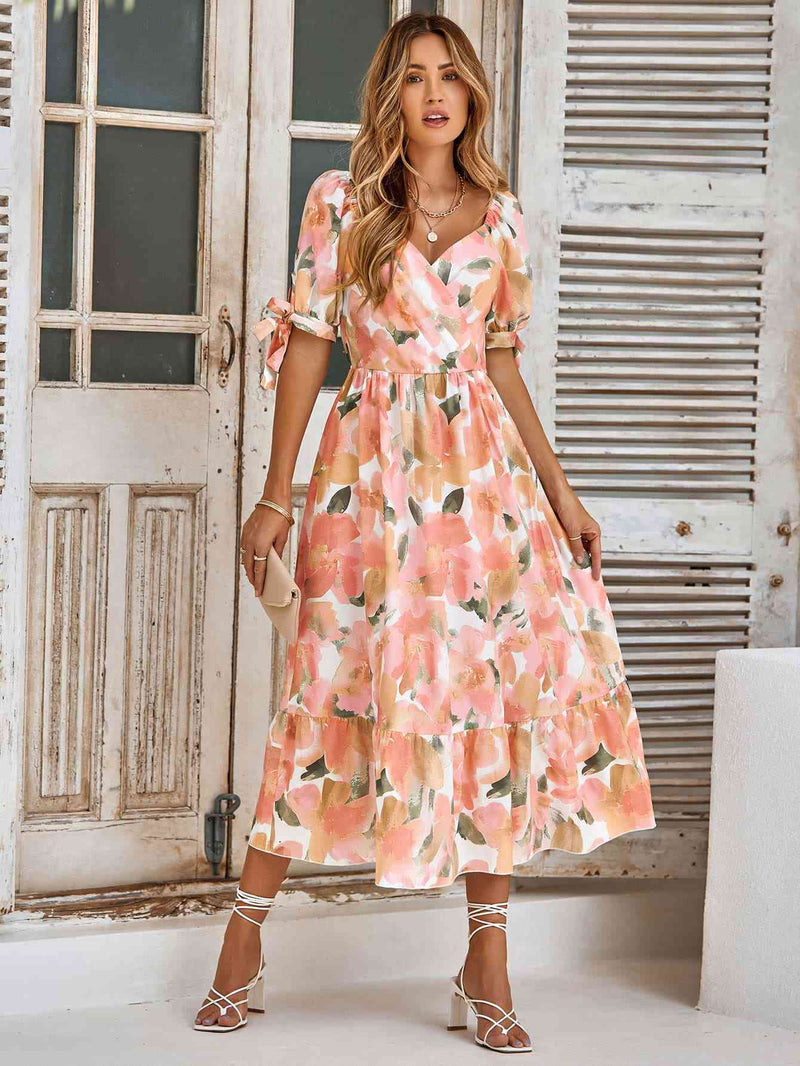 Vestido con cuello sobrepelliz y puños con lazo floral