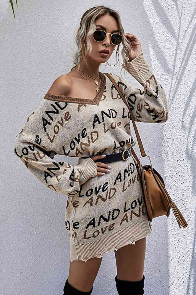 Vestido estilo suéter con dobladillo desgastado y estampado de letras