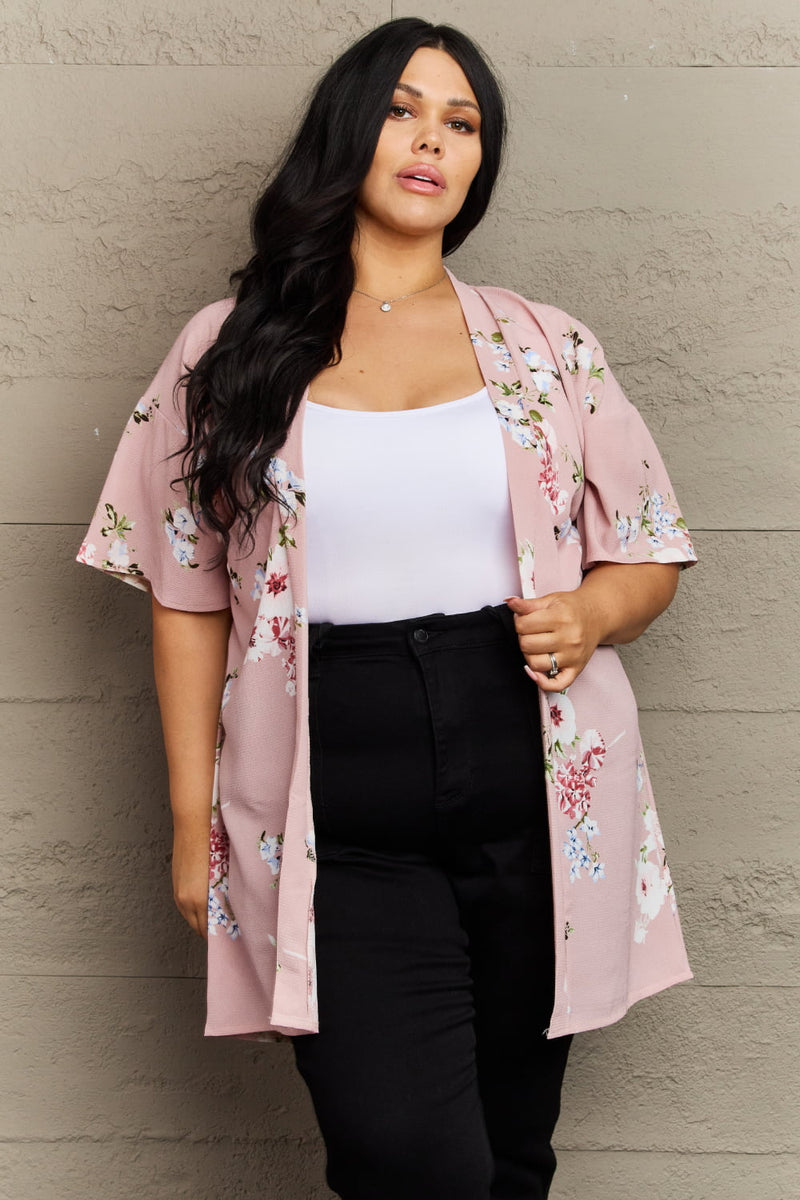 Kimono floral rosa Aurora de Justin Taylor