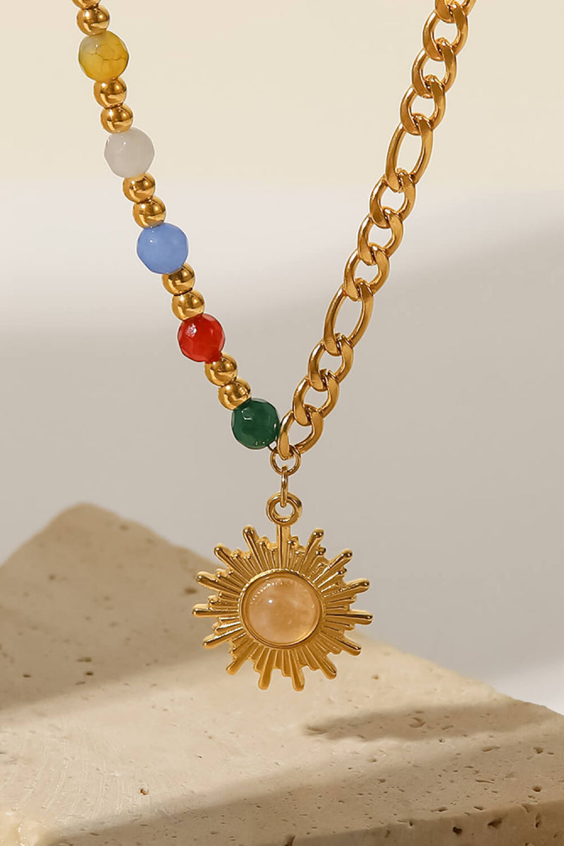 Collier pendentif en forme de soleil opale