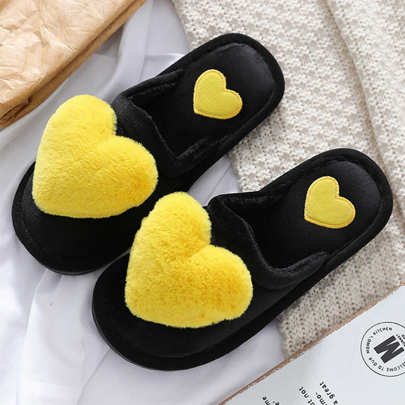 Pantuflas antideslizantes con forma de corazón peludas para mujer 