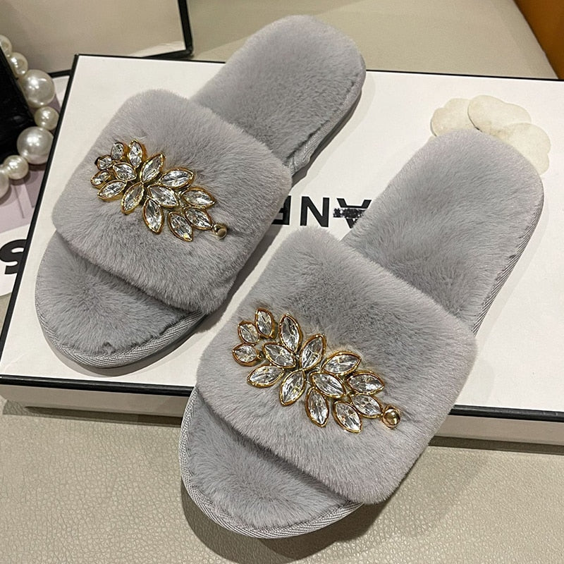 Pantuflas peludas para mujer con detalle de flores de cristal 